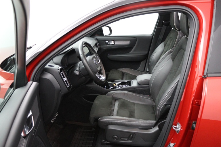 Volvo XC40 - 2.0 B4 R-Design 11