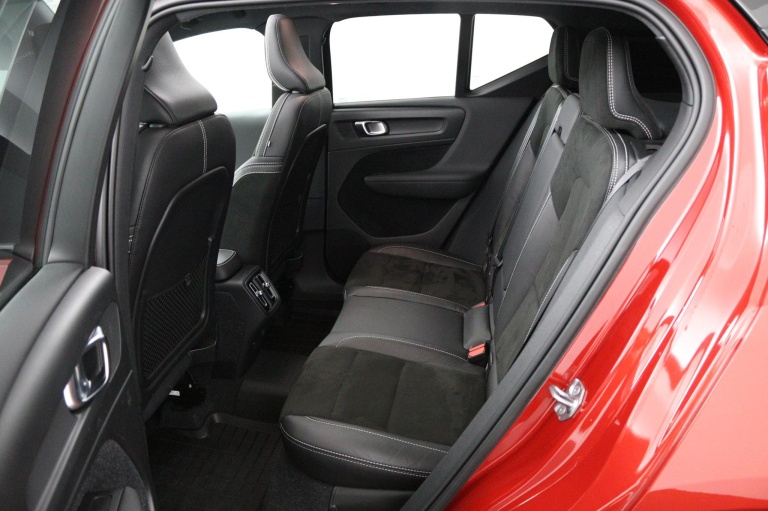 Volvo XC40 - 2.0 B4 R-Design 12
