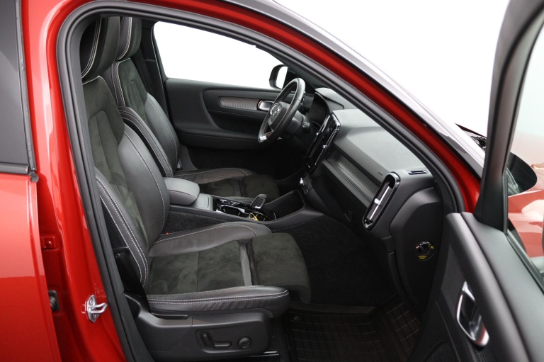 Volvo XC40 - 2.0 B4 R-Design 13