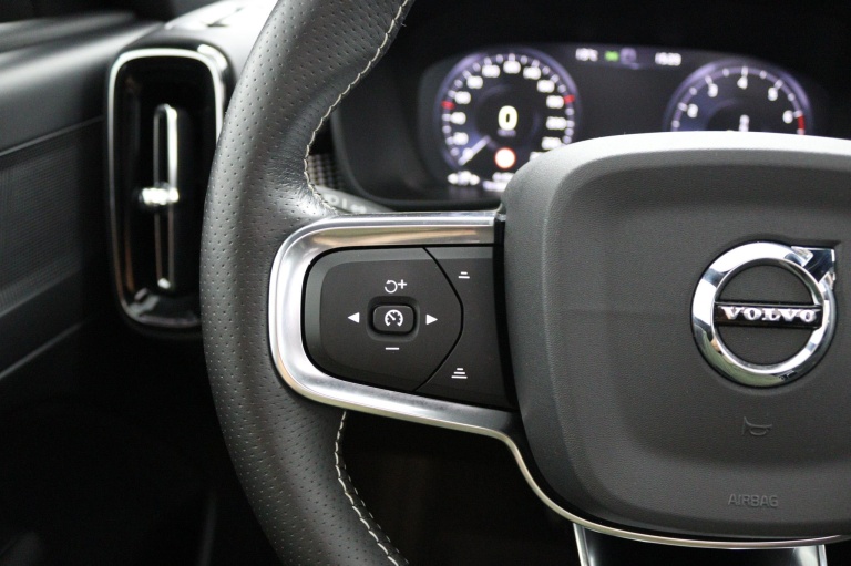 Volvo XC40 - 2.0 B4 R-Design 14