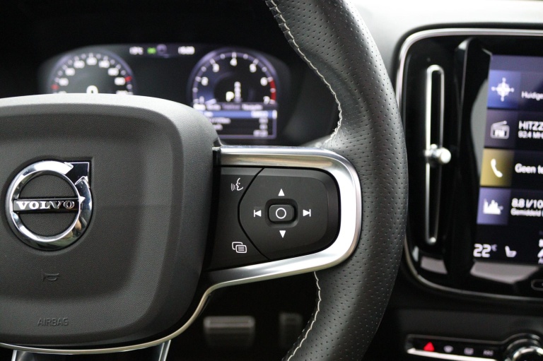 Volvo XC40 - 2.0 B4 R-Design 15