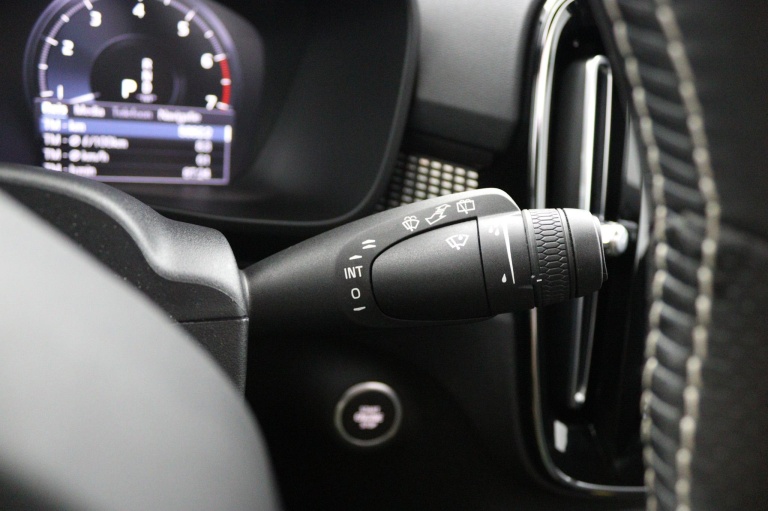 Volvo XC40 - 2.0 B4 R-Design 17