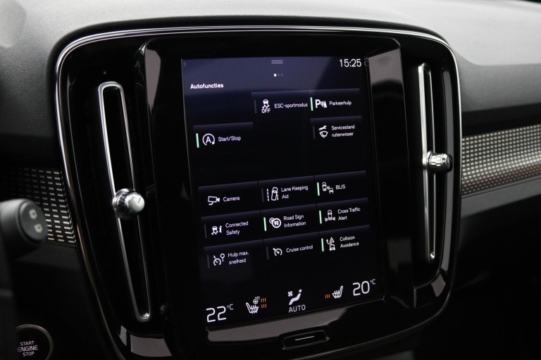 Volvo XC40 - 2.0 B4 R-Design 25