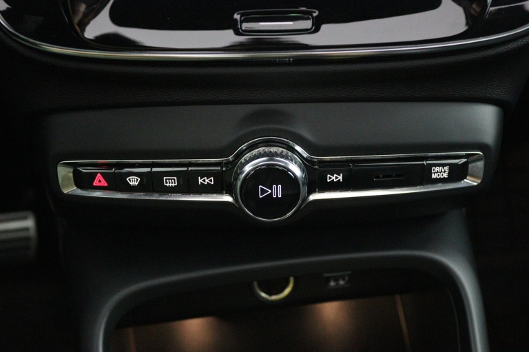 Volvo XC40 - 2.0 B4 R-Design 26