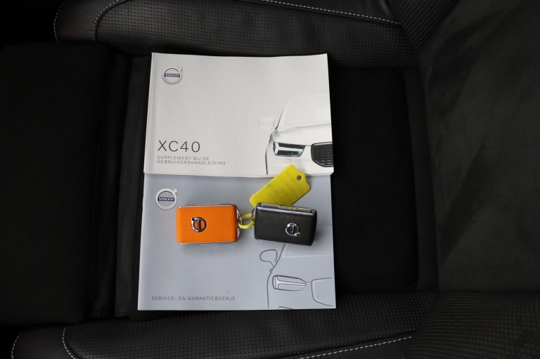 Volvo XC40 - 2.0 B4 R-Design 27