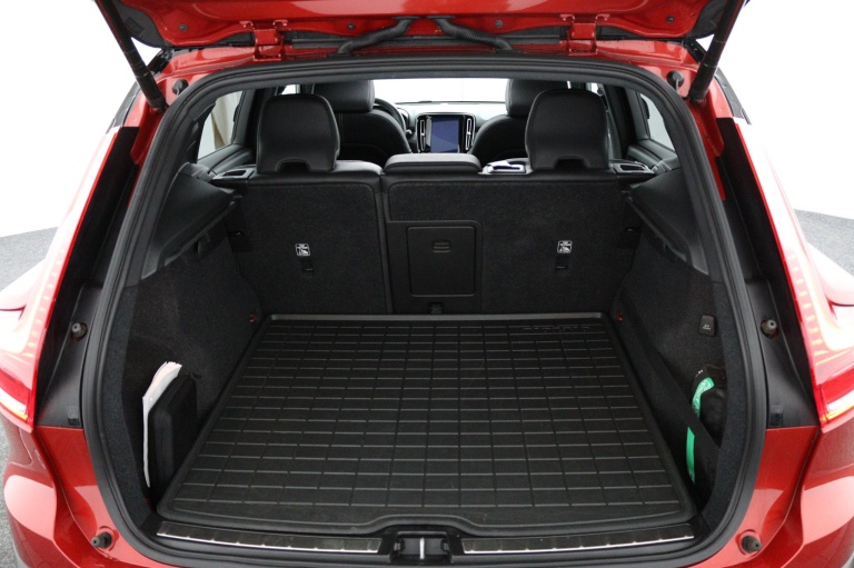 Volvo XC40 - 2.0 B4 R-Design 29
