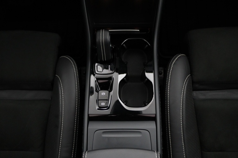 Volvo XC40 - 2.0 B4 R-Design 32