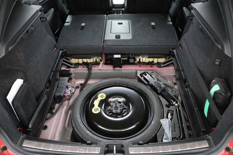 Volvo XC40 - 2.0 B4 R-Design 36