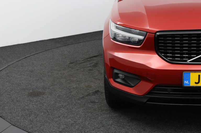 Volvo XC40 - 2.0 B4 R-Design 38