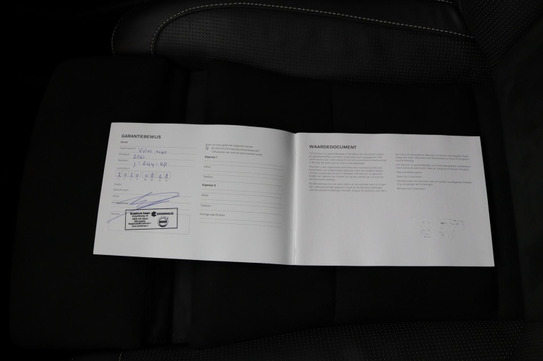 Volvo XC40 - 2.0 B4 R-Design 42