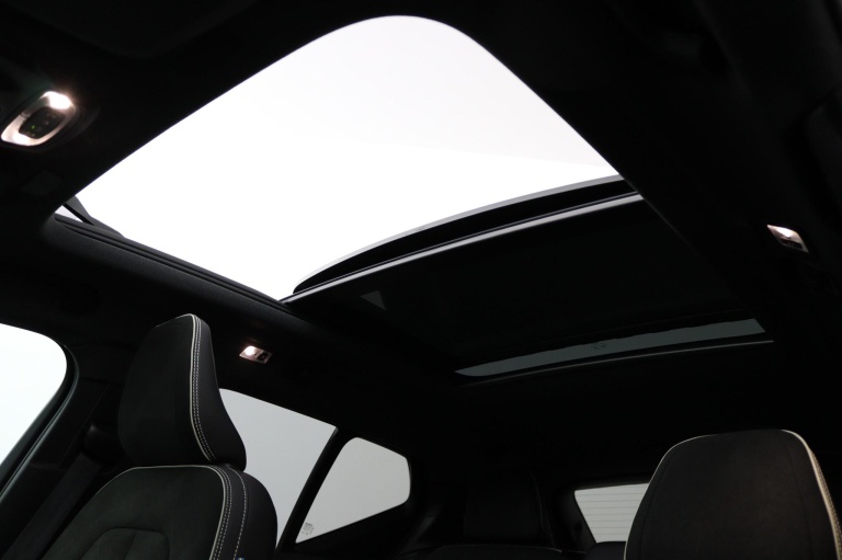 Volvo XC40 - 2.0 B4 R-Design 46