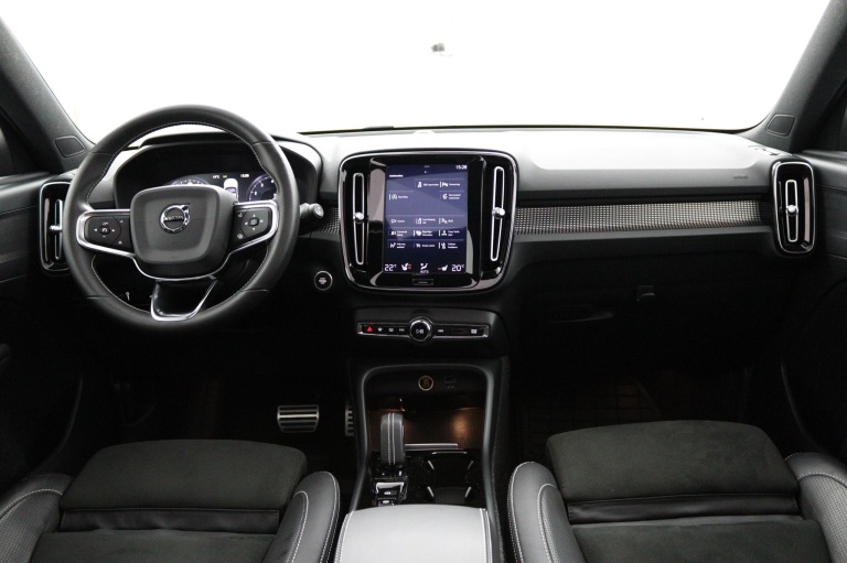 Volvo XC40 - 2.0 B4 R-Design 9