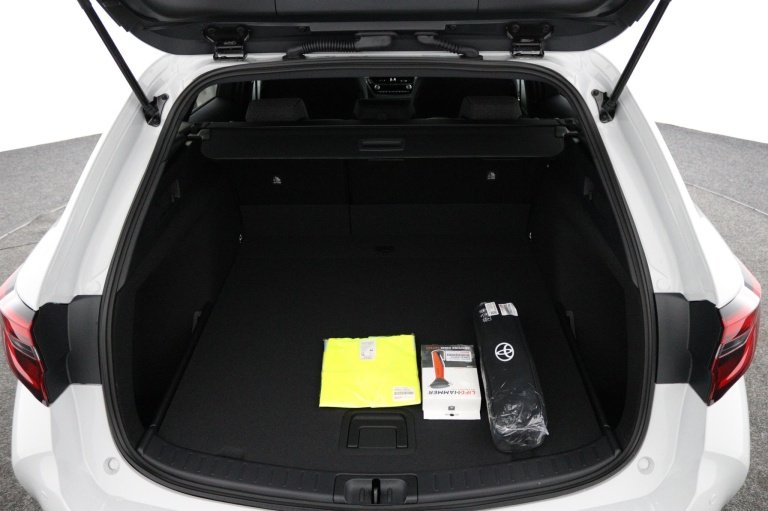 Toyota Corolla - Hybrid 140 Dynamic 21