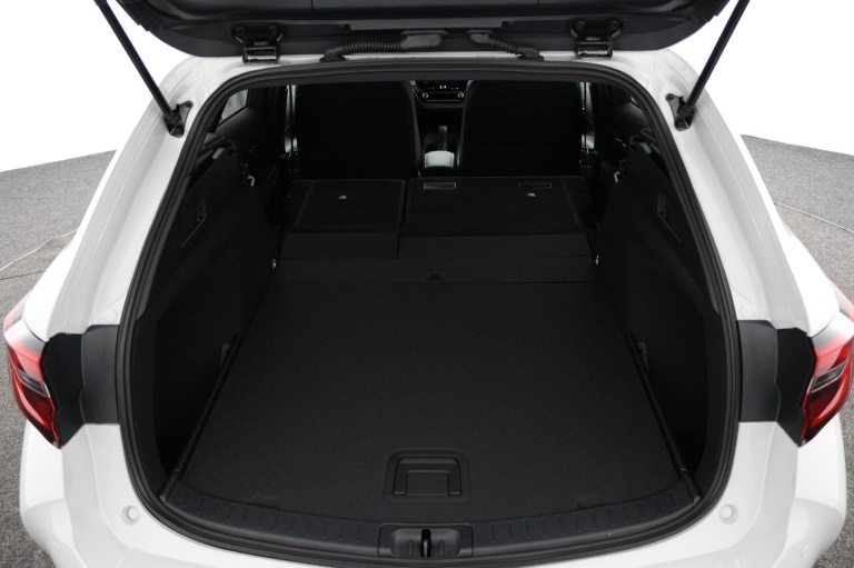 Toyota Corolla - Hybrid 140 Dynamic 22