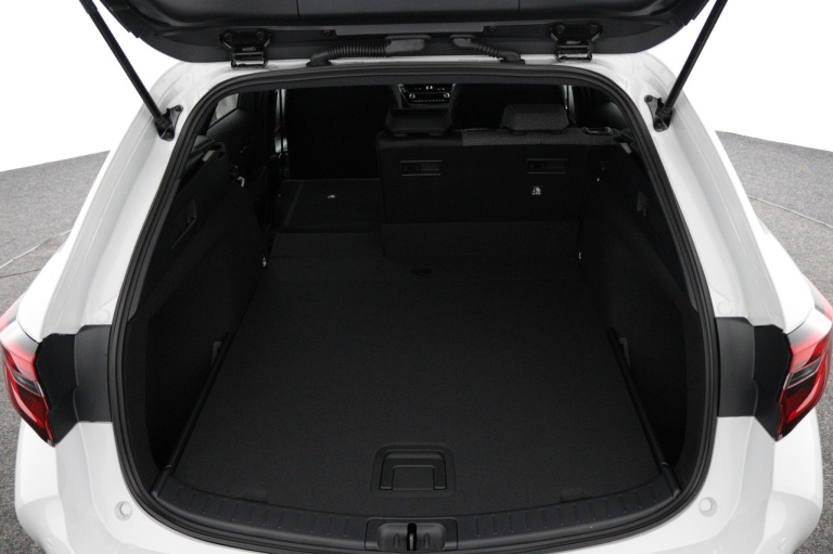 Toyota Corolla - Hybrid 140 Dynamic 23