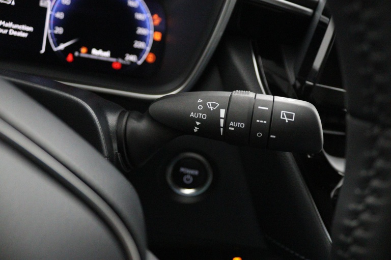 Toyota Corolla - Hybrid 140 Dynamic 29