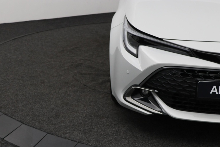 Toyota Corolla - Hybrid 140 Dynamic 32