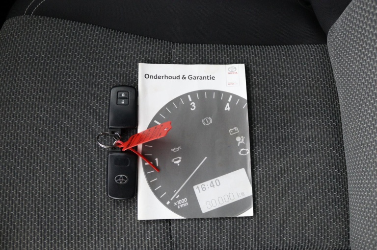 Toyota Yaris - 1.5 Hybrid Lease 11