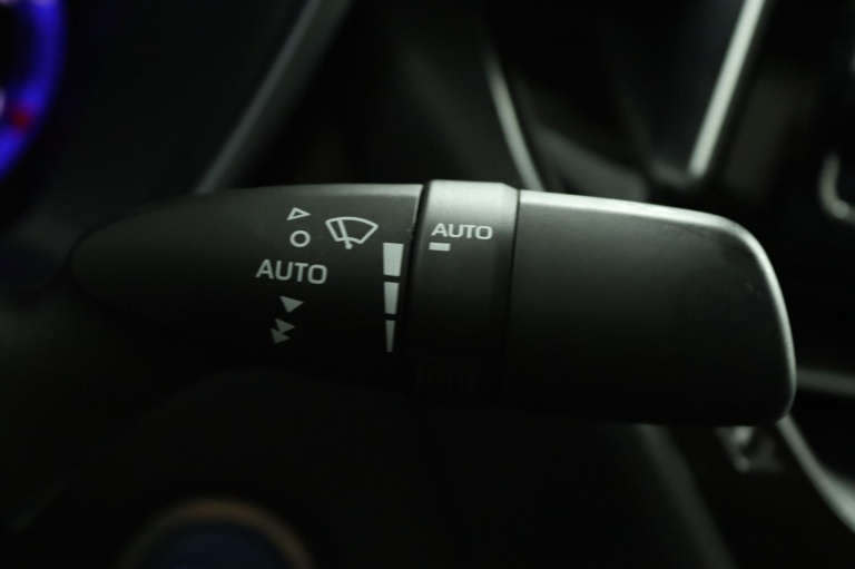 Toyota Corolla - 1.8 Hybrid Executive 32