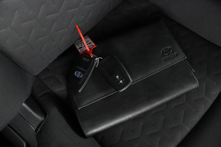 Toyota Corolla - 2.0 High Power Hybrid First Edition 11