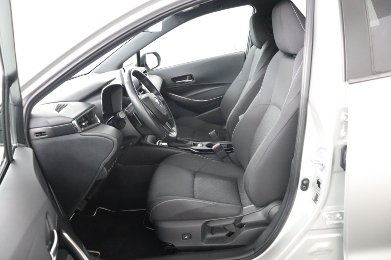 Toyota Corolla - 2.0 High Power Hybrid First Edition 17