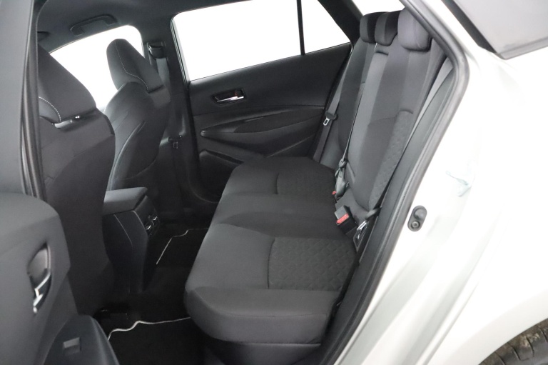 Toyota Corolla - 2.0 High Power Hybrid First Edition 18