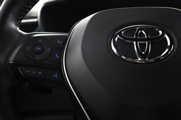 Toyota Corolla - 2.0 High Power Hybrid First Edition 19