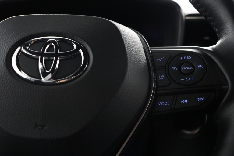 Toyota Corolla - 2.0 High Power Hybrid First Edition 21