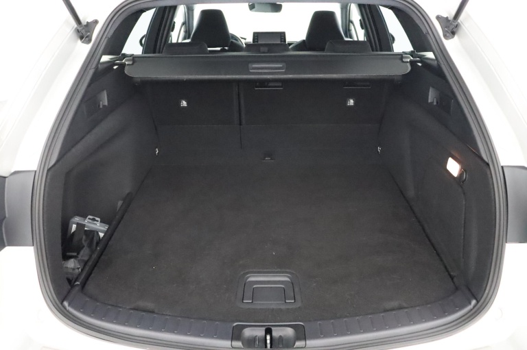 Toyota Corolla - 2.0 High Power Hybrid First Edition 23