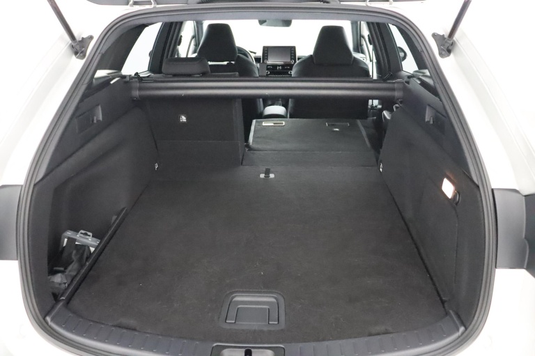 Toyota Corolla - 2.0 High Power Hybrid First Edition 25