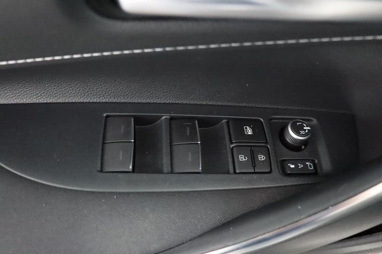 Toyota Corolla - 2.0 High Power Hybrid First Edition 29