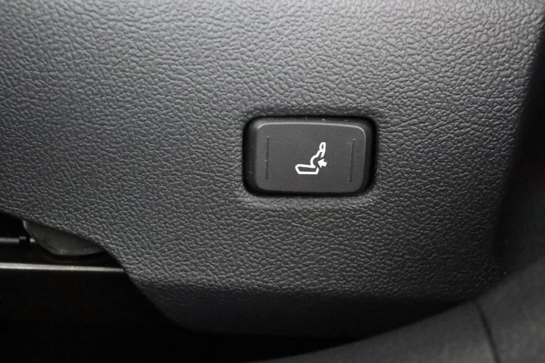 Toyota Corolla - 2.0 High Power Hybrid First Edition 30