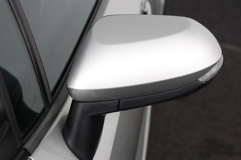 Toyota Corolla - 2.0 High Power Hybrid First Edition 37