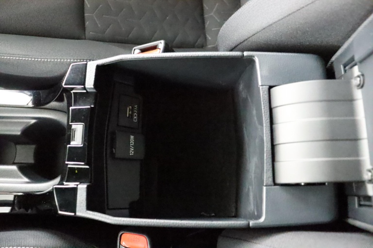 Toyota Corolla - 2.0 High Power Hybrid First Edition 71