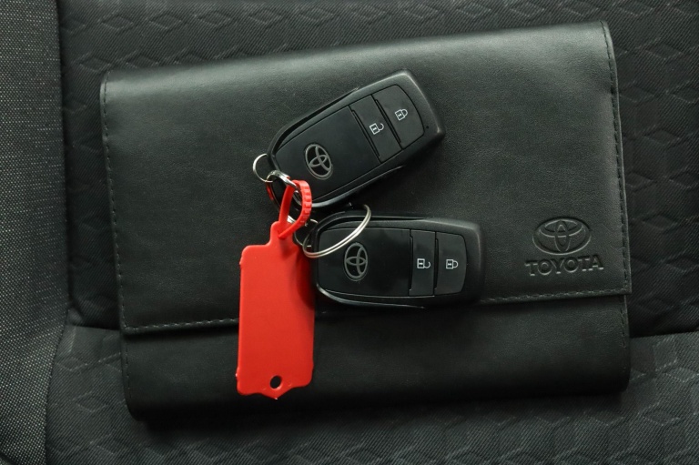 Toyota Yaris - 1.5 Hybrid Dynamic 11