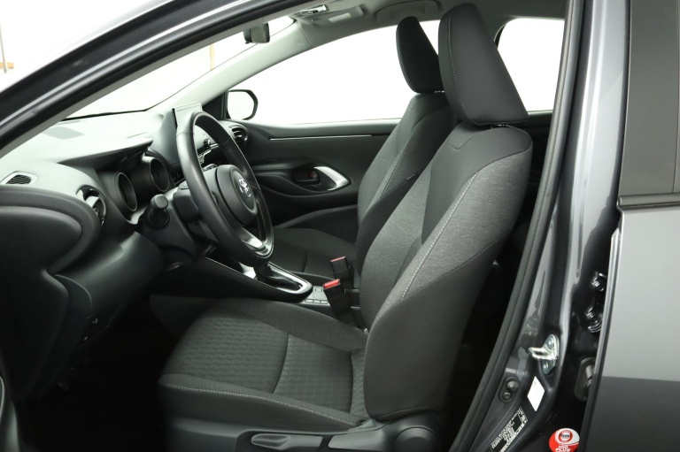 Toyota Yaris - 1.5 Hybrid Dynamic 17