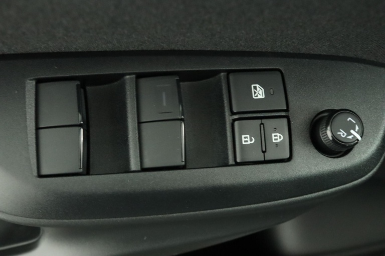 Toyota Yaris - 1.5 Hybrid Dynamic 28