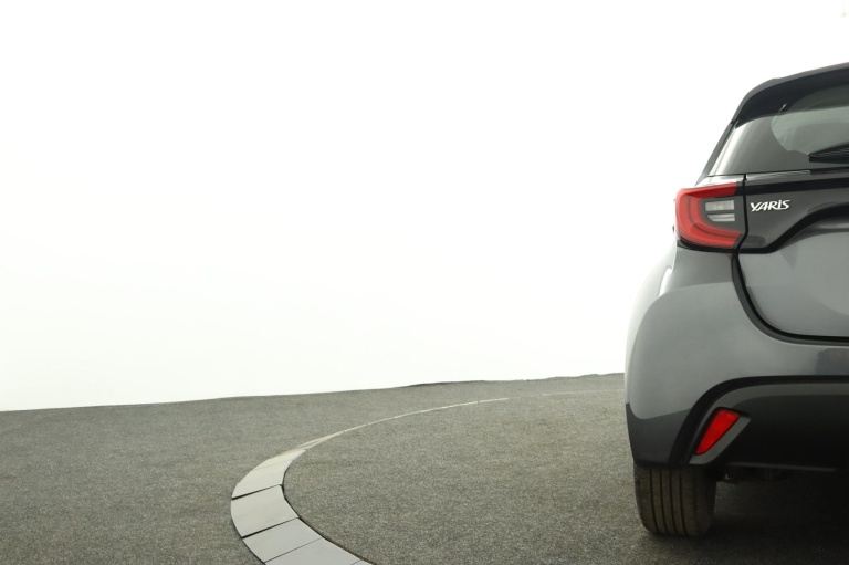 Toyota Yaris - 1.5 Hybrid Dynamic 39