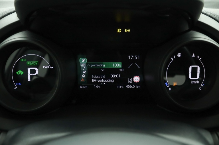 Toyota Yaris - 1.5 Hybrid Dynamic 44