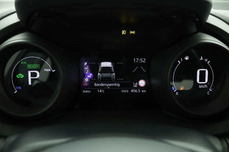 Toyota Yaris - 1.5 Hybrid Dynamic 49