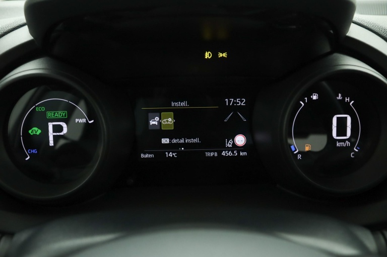 Toyota Yaris - 1.5 Hybrid Dynamic 51