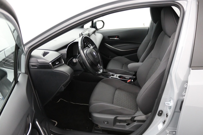 Toyota Corolla Touring Sports - 2.0 Hybrid Dynamic 17