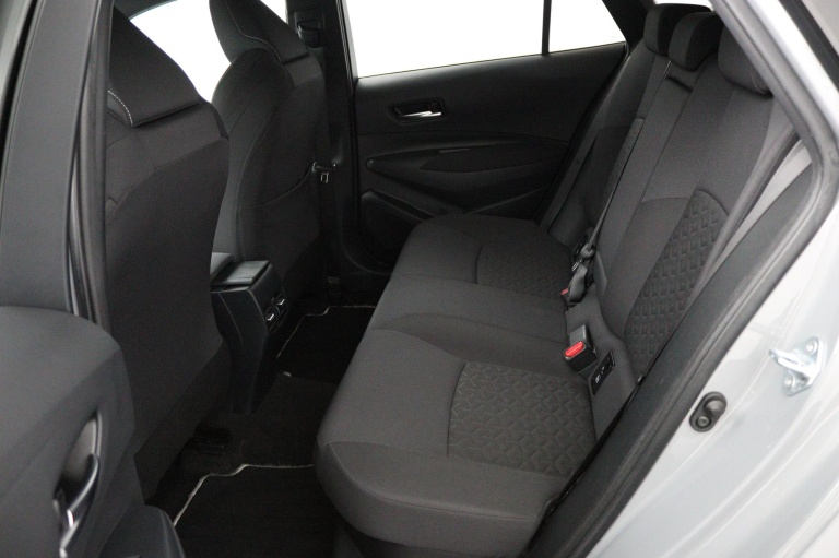 Toyota Corolla Touring Sports - 2.0 Hybrid Dynamic 18