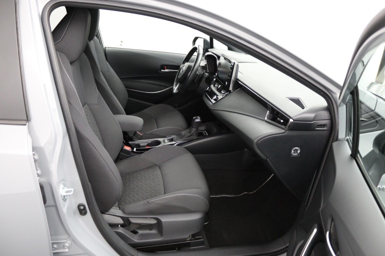 Toyota Corolla Touring Sports - 2.0 Hybrid Dynamic 22