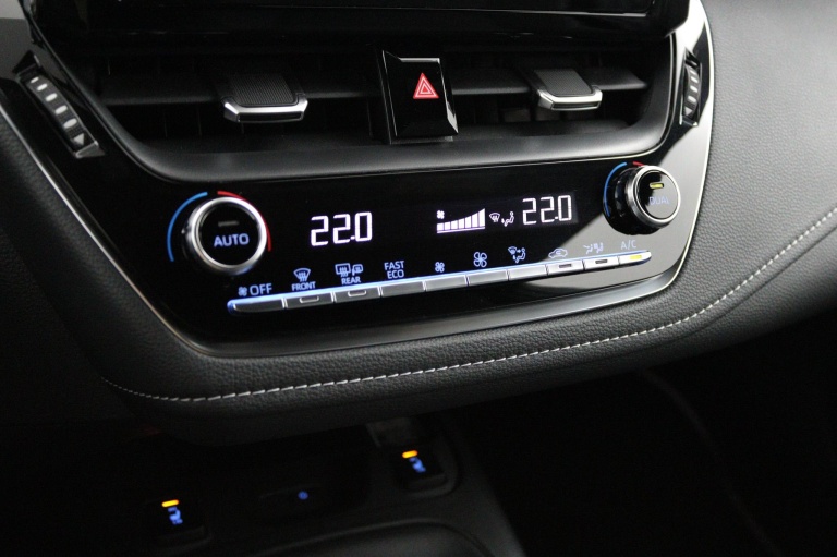 Toyota Corolla Touring Sports - 2.0 Hybrid Dynamic 7