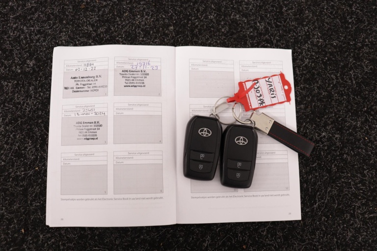 Toyota Yaris - 1.5 Hybrid Executive 11