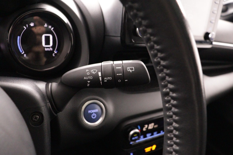 Toyota Yaris - 1.5 Hybrid Executive 31