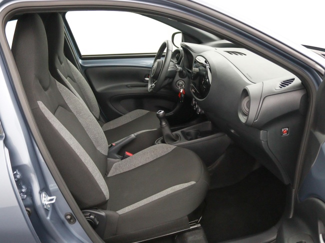 Toyota Aygo X - 1.0 VVT-i MT Play
