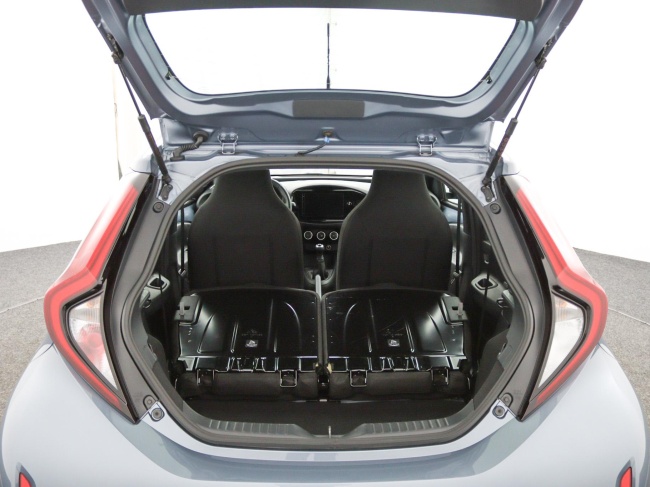 Toyota Aygo X - 1.0 VVT-i MT Play