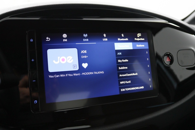 Toyota Aygo X - 1.0 VVT-i MT Play 38